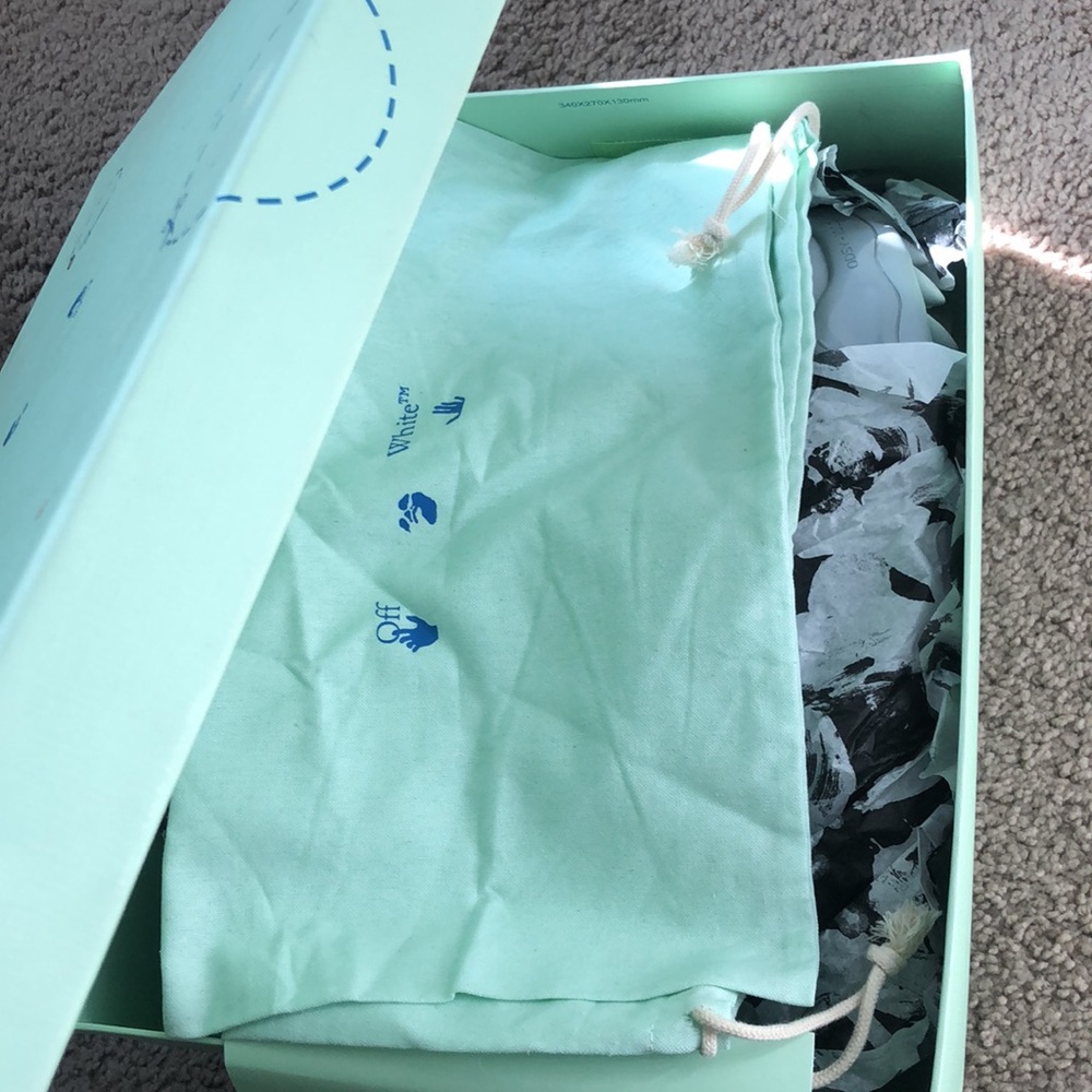 Off White - Picture 6 of 6